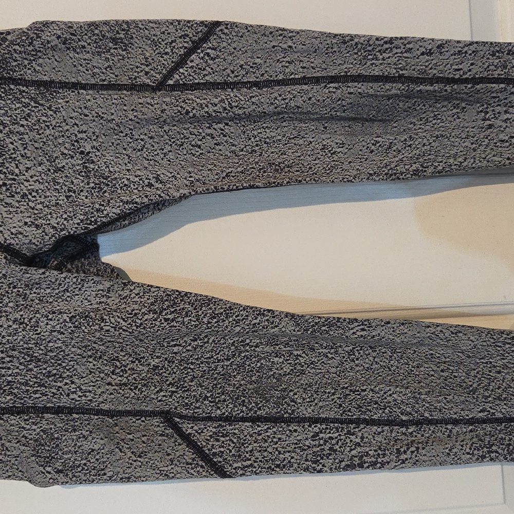Lululemon Speed Tight V - Picture 4 of 10